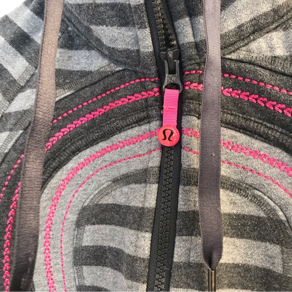 Lululemon size 6 grey stripe high neck sweatshirt with hot pink accents - Picture 3 of 6